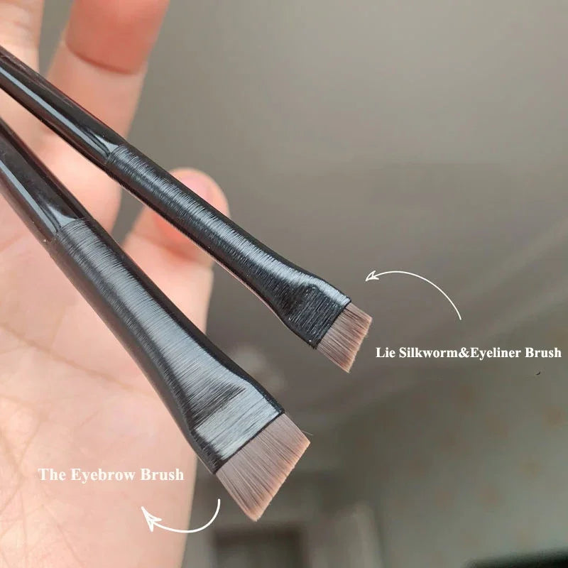 Flat Eyebrow & Eyeliner Brush